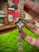 Beautiful Queen’s Gift